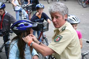 Helm gerissen – Kopf unbeschadet