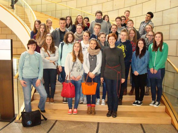 Sozialwissenschaftskurs besucht den Landtag