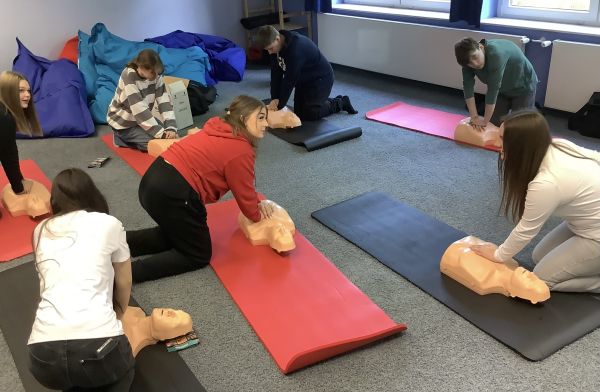 Reanimationsunterricht in Schulen